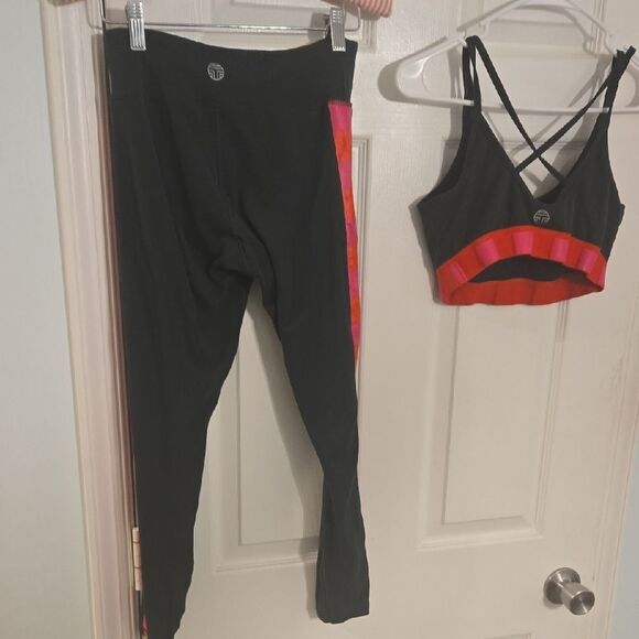 Tory Sport Black and Pink Leggings for Activewear - Picture 7 of 8
